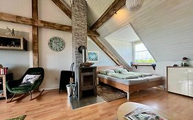 Hof Vierzehnender Im Hohen Venn - 70Qm Fachwerk-Studio - Grosses Wohn-Schlafzimmer Mit Dachterrasse Und Kaminofen - Separate Kueche - Perfekt Fuer Paare - Monschau - Eifel - Hunde Willkommen - Islandpferde